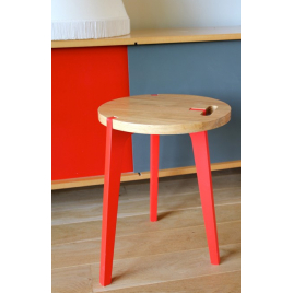 Tabouret design pieds rouge Canne en chêne sur LaCorbeille.fr