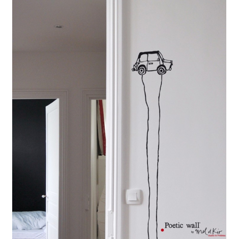 Les Tout Là Haut - the car in black or white