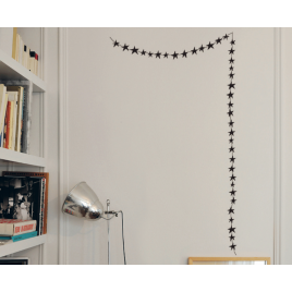 Sticker guirlande "Etoiles" de la collection Poetic Wall signée du duo Mel & Kio sur LaCorbeille.fr