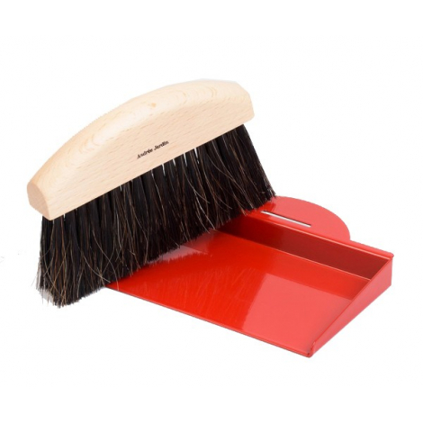 Set of dust brush and its crumb tray