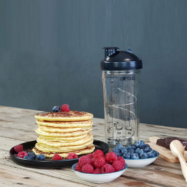 Coffret MIAM : shaker à crêpes, recette et spatule de la marque Cookut sur LaCorbeille.fr