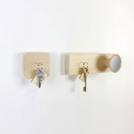 Wood key magnet Newton