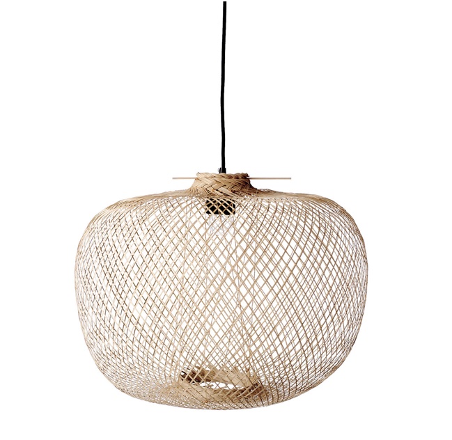 Suspension naturelle en bambou Tikamoon parfaite dans une entrée